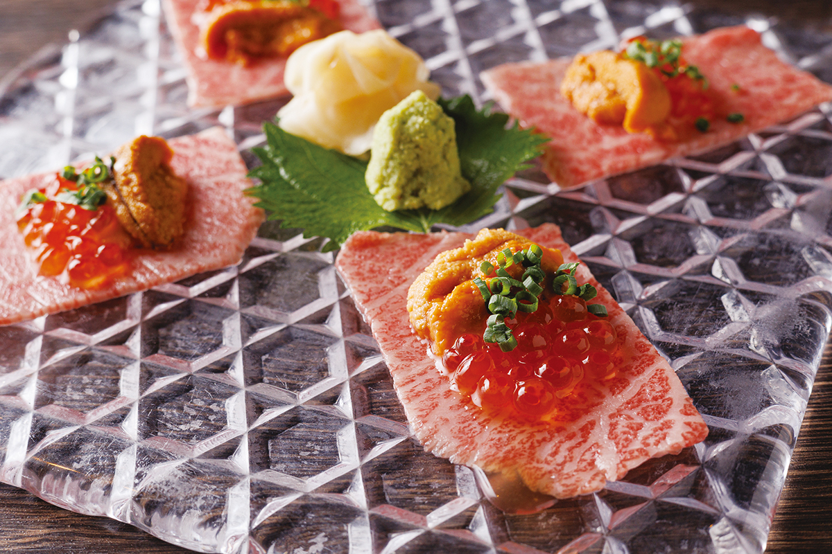 和牛刺しウニいくら乗せ